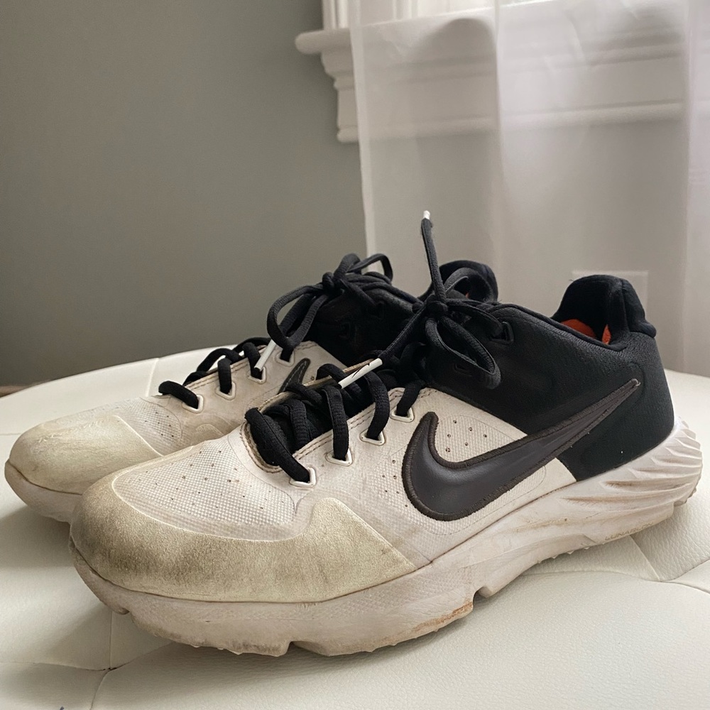 Nike Men’s Black and White Sneakers